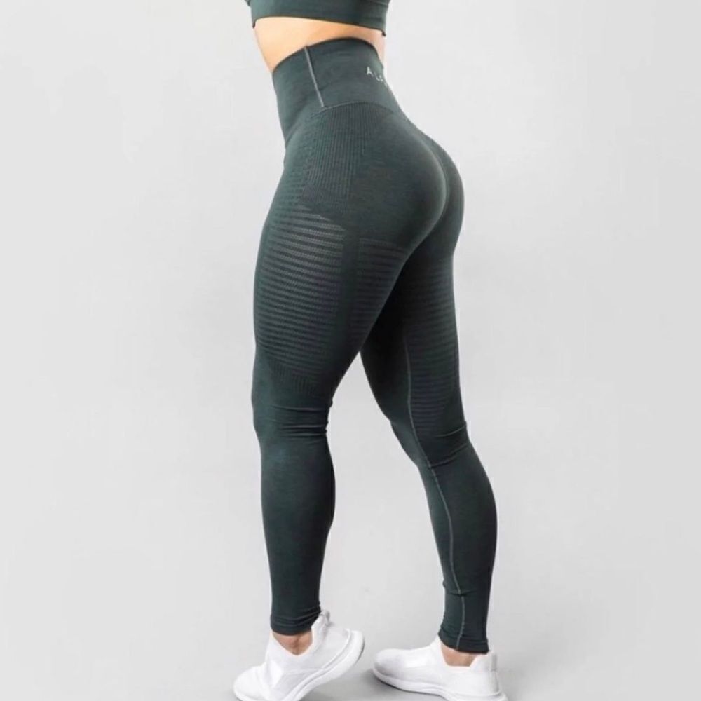 NWOT Alphalete Dark Forest Green Halo Athletic Contour Leggings in Urban Chic XS
